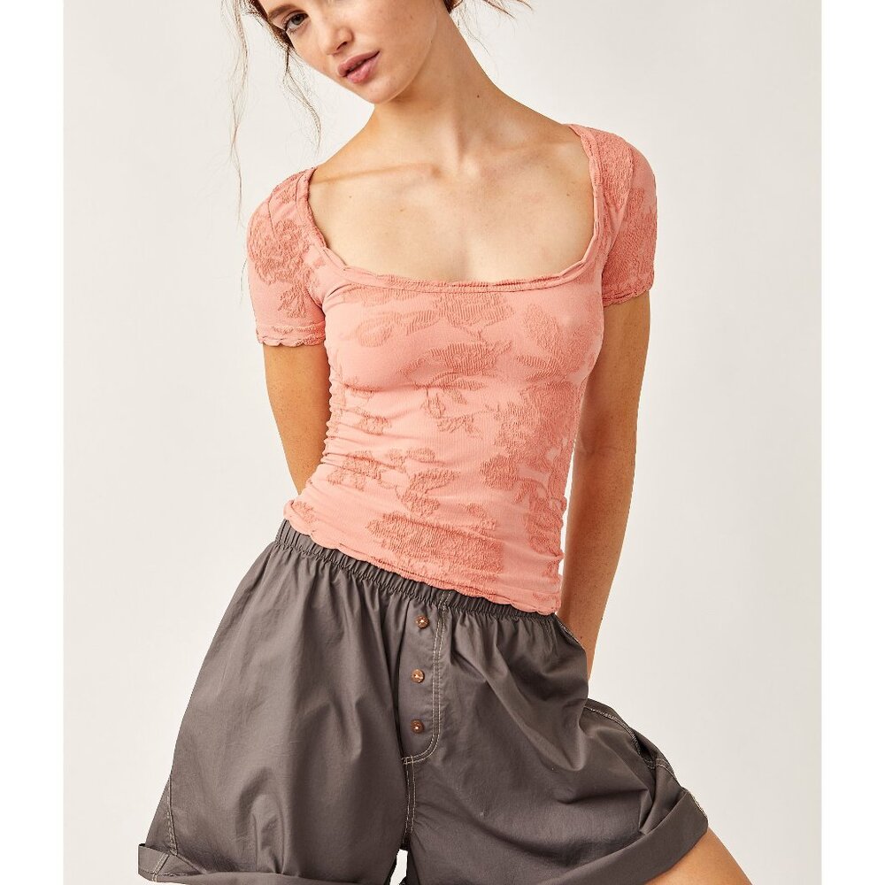 Free People Short Sleeve Scoop Neck Tee in Dusty Pink